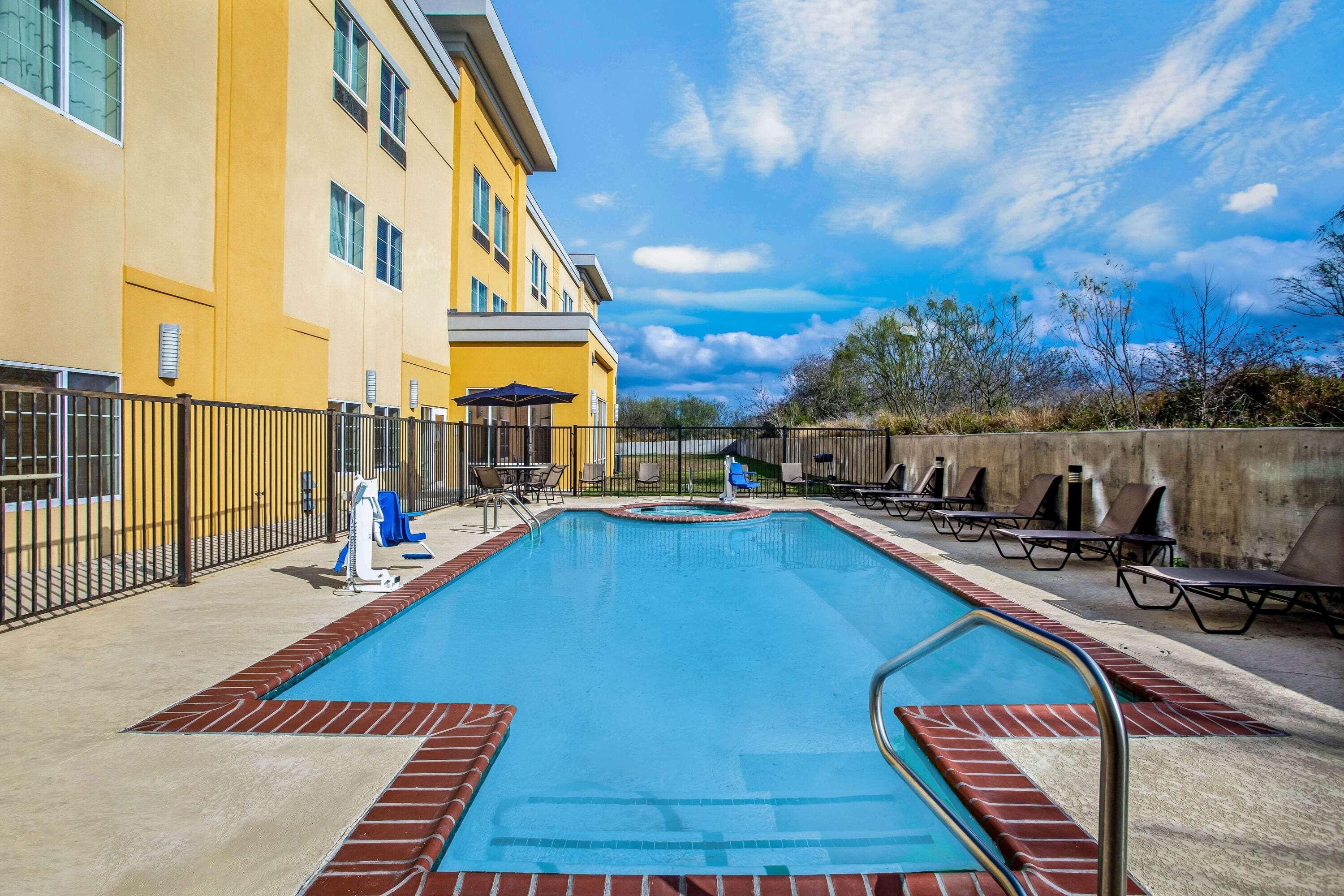 La Quinta By Wyndham Karnes City - Kenedy Exteriör bild